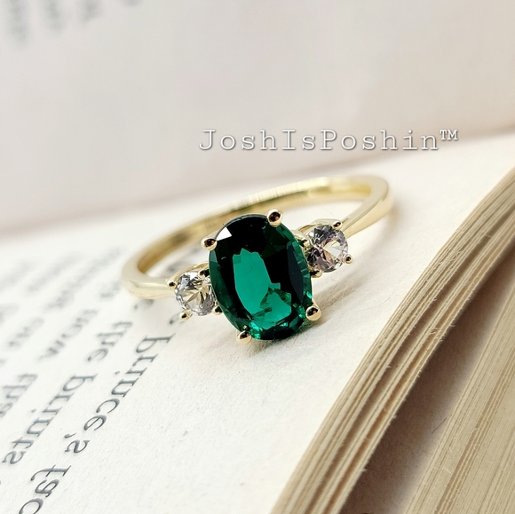 1.95ct Emerald three-stone cocktail ring in 10K yellow gold - Picture 7 of 17